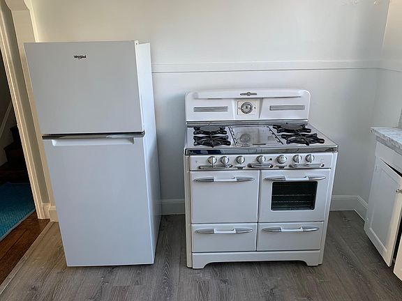 4th image of 841 Easton Ave