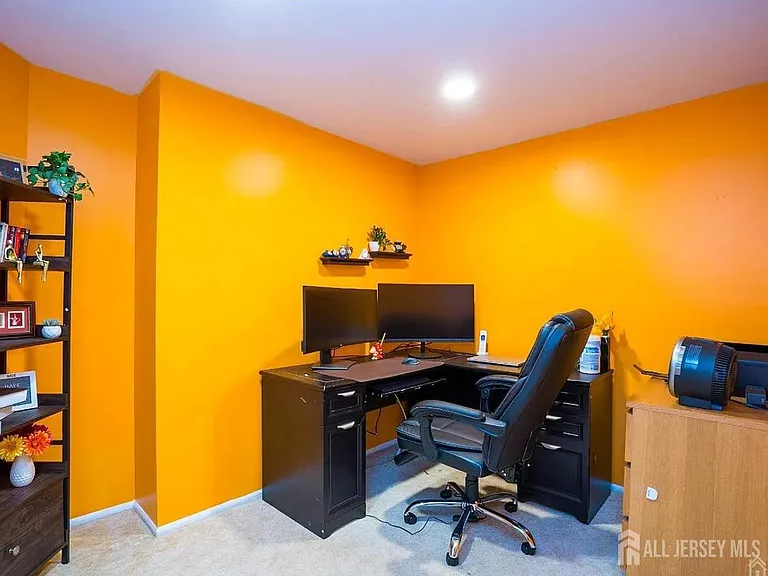 704 Dahlia Cir — Photo 25