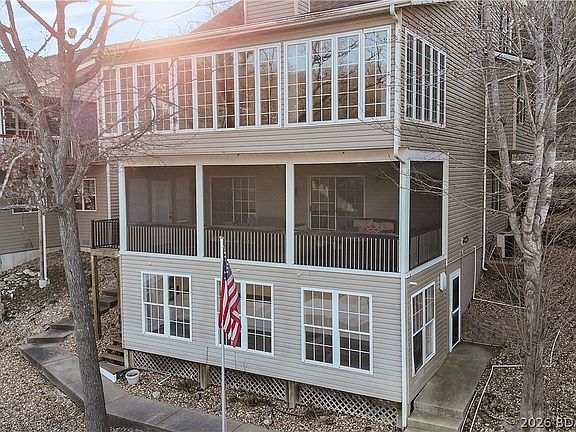 3rd image of 1953 Valley Rd