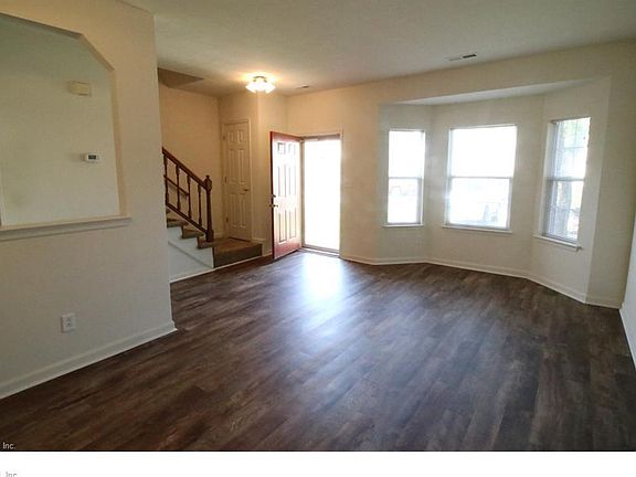 3rd image of 5637 Rivermill Cir