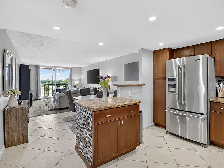 3001 W Rolling Hills Cir #501 — Photo 1