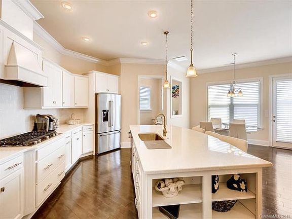 5th image of 1031 Estates Ave