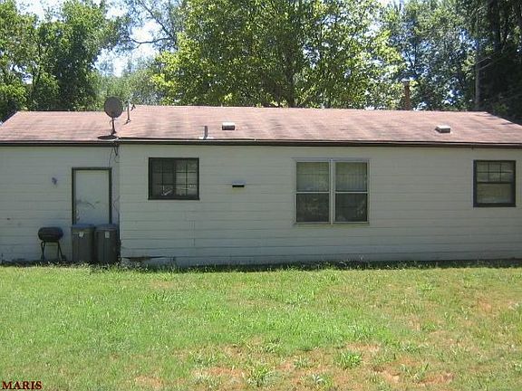 4th image of 2443 Countess Dr