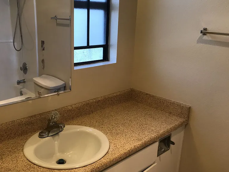 Santa Fe Manor — Photo 34