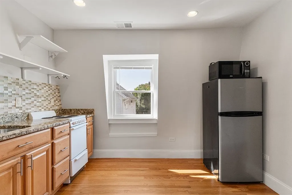 1 bed, 1.0 bath, 650 sqft, $2,600 — Photo 3