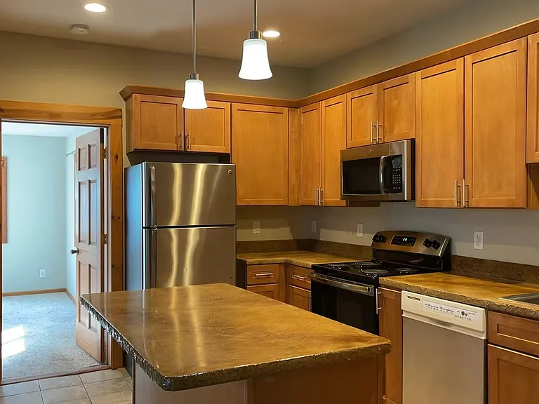 817 S Brooks St — Photo 1