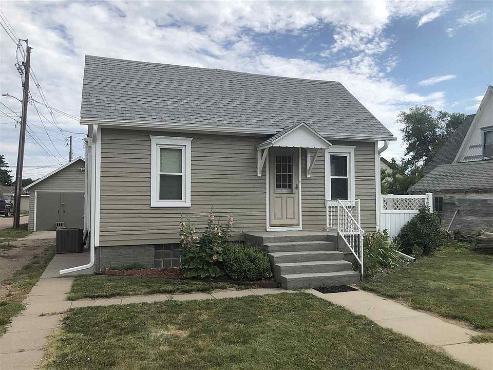 1st image of 340 E 6th St