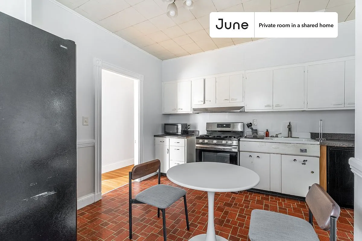 Building Photo - 45 Montcalm Ave #A