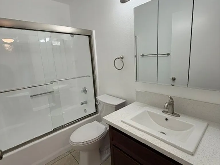 422 — Photo 7