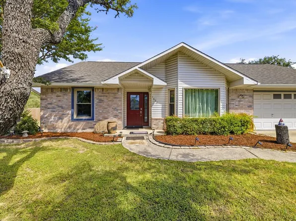 1602 Silver Saddle Dr, Kerrville, TX 78028