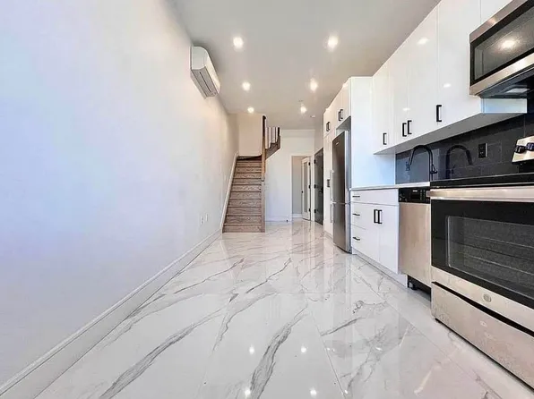 1537 Dean Street image 1 of 16