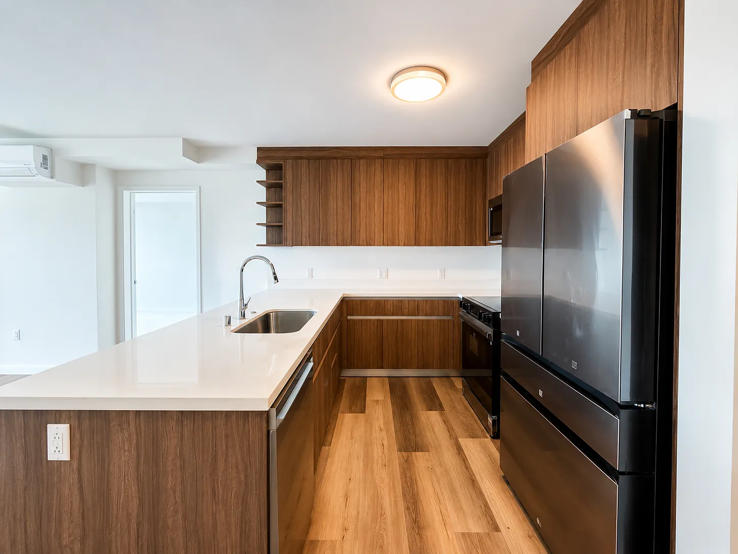 2 bed, 872 sqft, $4,300 — Photo 1