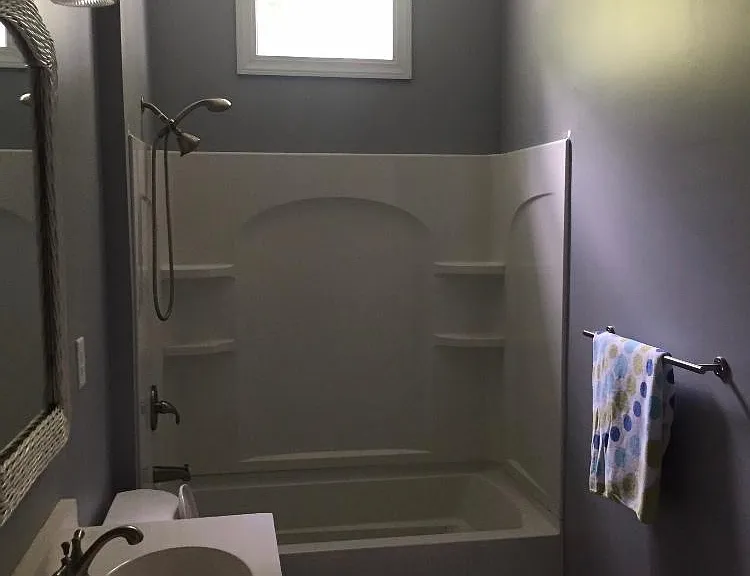 Full Bathroom 1