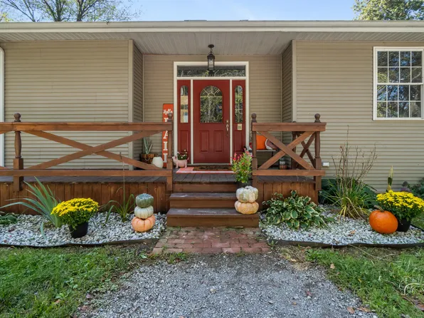 8955 Garfield Rd, Parma, MI 49269