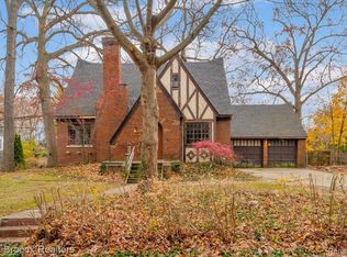 2085 Pontiac Dr, Sylvan Lake, MI 48320