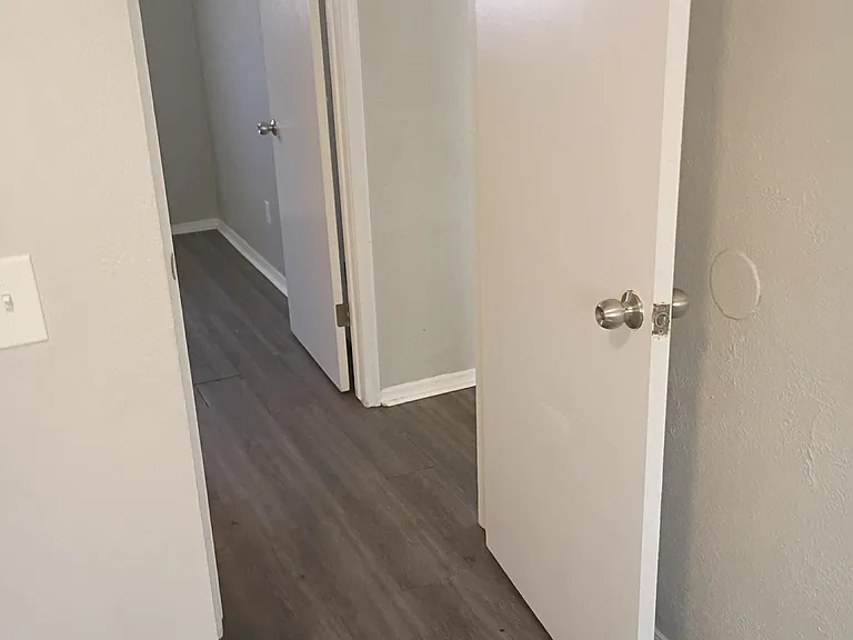 251 Graham St — Photo 6