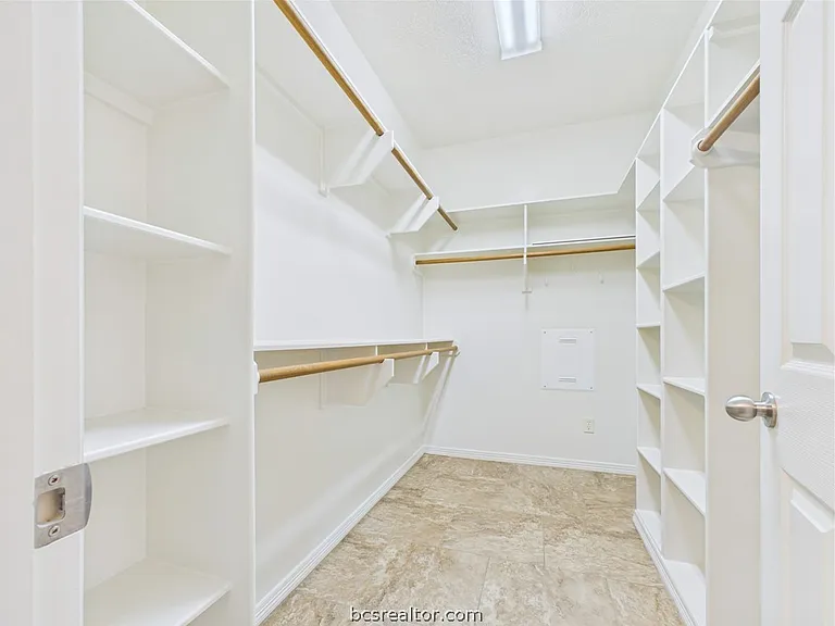 2305 Kendal Green Cir — Photo 21