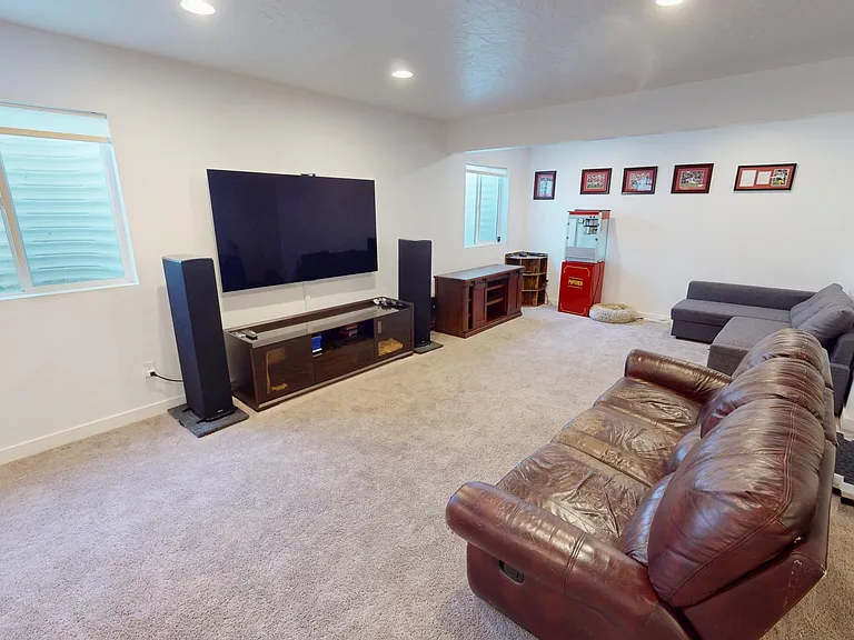 635 S Chan Dr E — Photo 20
