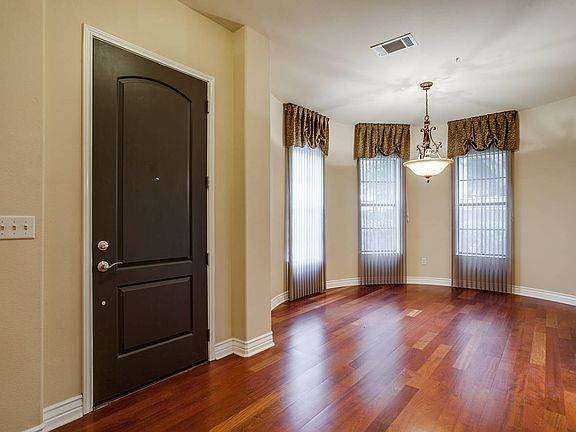 3rd image of 215 North Ctr