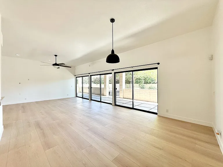 42755 Santiago Pl — Photo 7