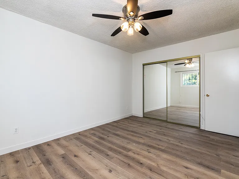 1908 Clinton St #4 — Photo 12