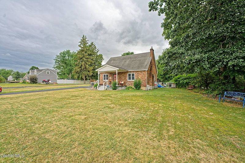 2nd image of 1037 Hudson Avenue