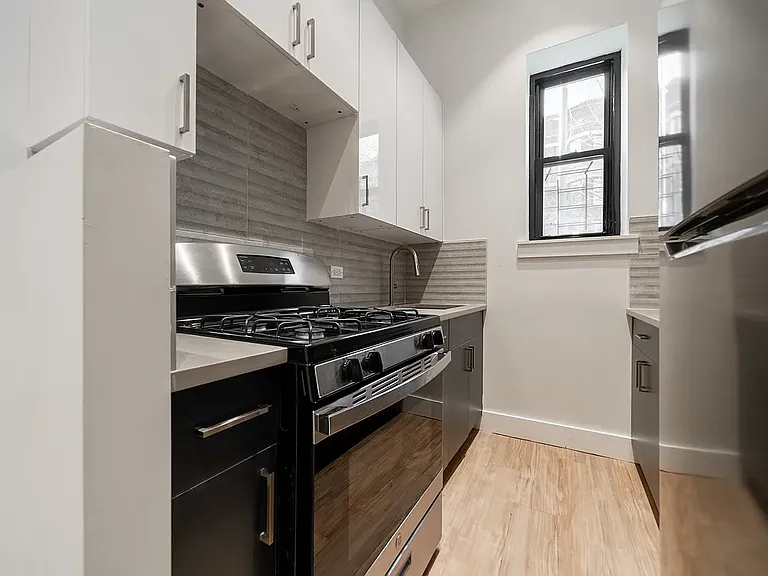 781 Washington Ave #4B — Photo 2