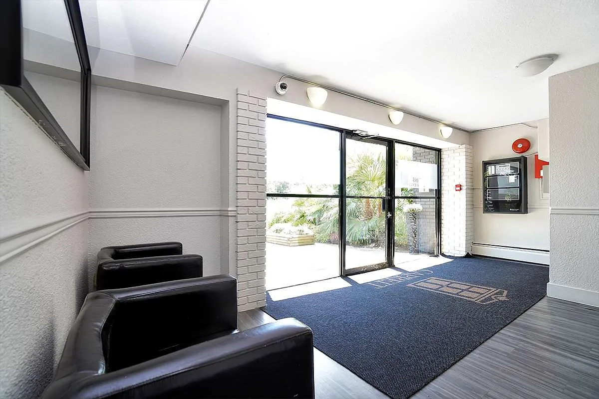 Vista Terrace Apartments — Photo 3