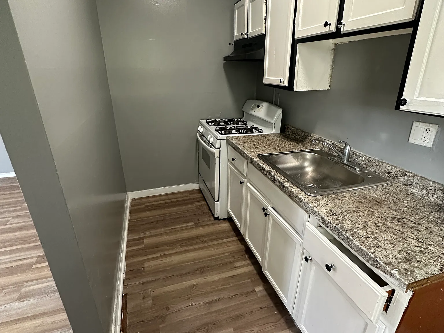 1 bed, 700 sqft, $1,049 — Photo 2