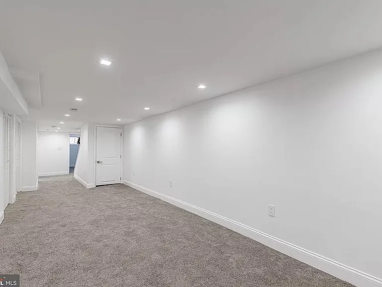 1630 N Bond St — Photo 27