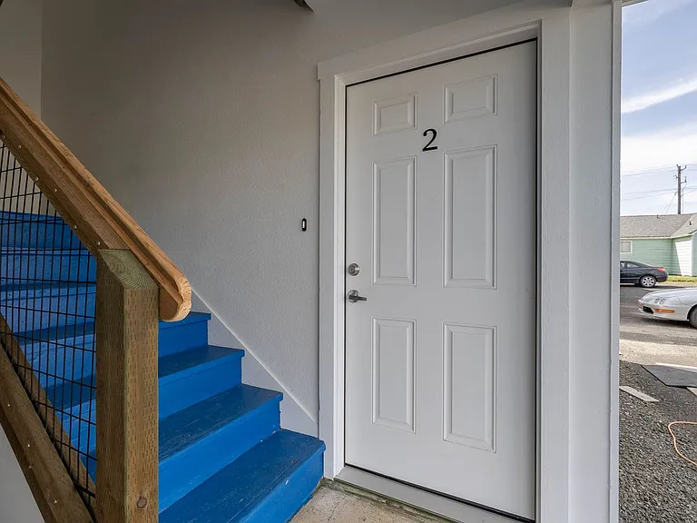 928 NW Spring St — Photo 2