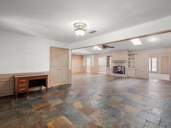 2nd image of 10 Brentwood Cir