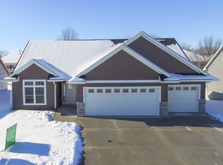 719 Melendy Ln, Cedar Falls, IA 50613
