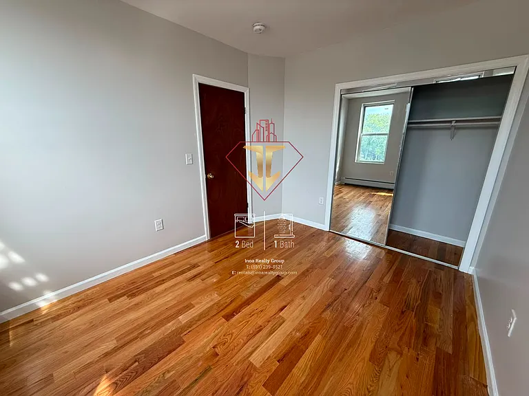 572 57th St #33 — Photo 6