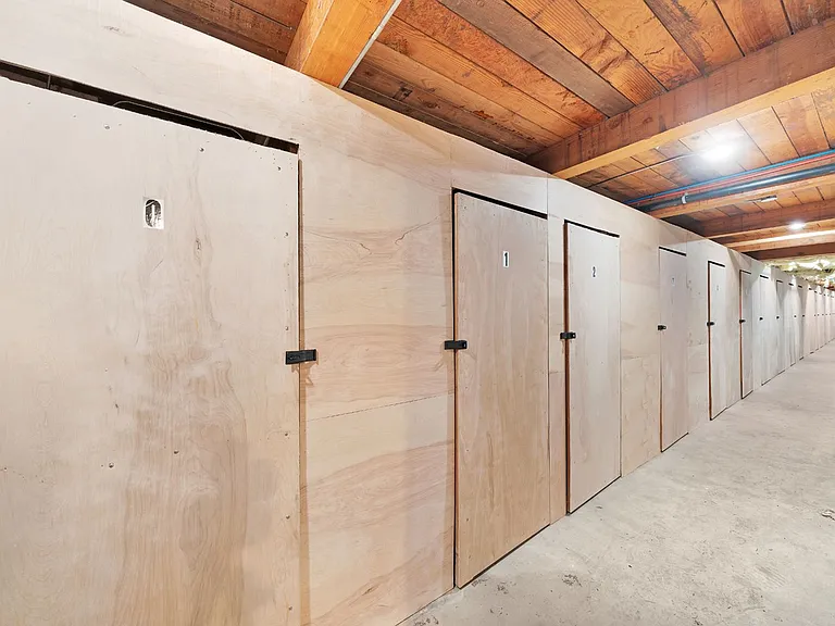 Hillsboro Court — Photo 27