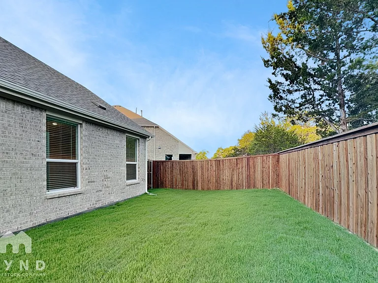 1746 Milton Dr — Photo 29