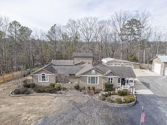 2nd image of 109 E Circle Dr