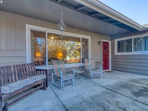 3rd image of 3110 NE Edelweiss Ave