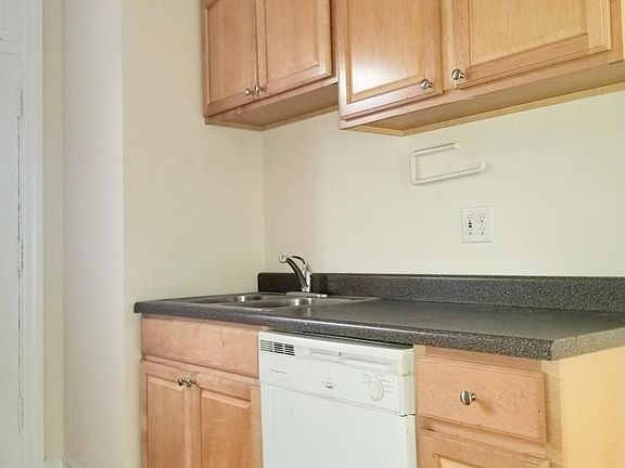 5th image of 851 W Cornelia Ave #22NN