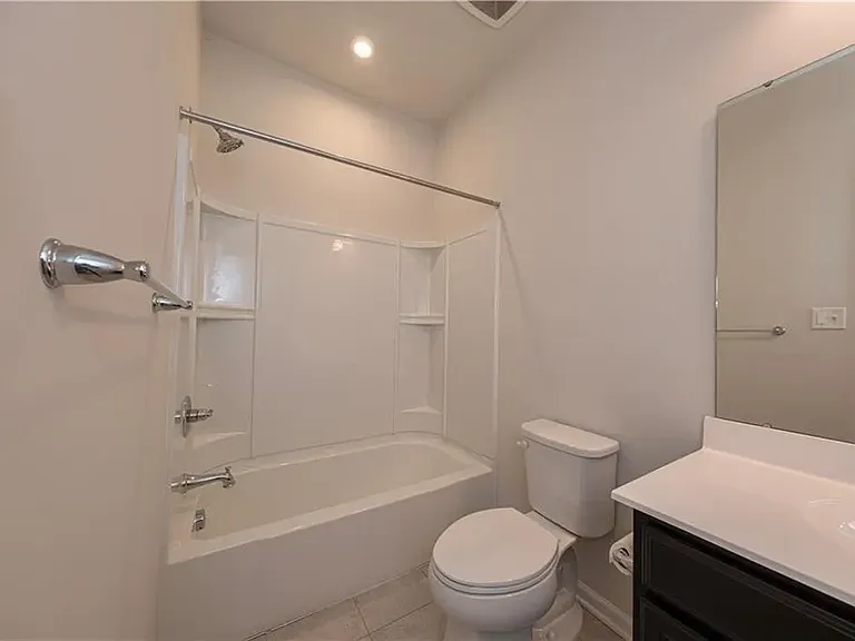 504 Florida Blvd — Photo 22