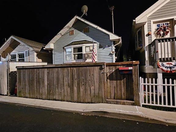 5th image of 46 Seafoam St