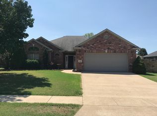 4723 W Homespun Dr, Fayetteville, AR 72704