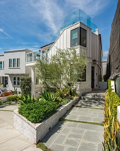 229 24th St Photo 1