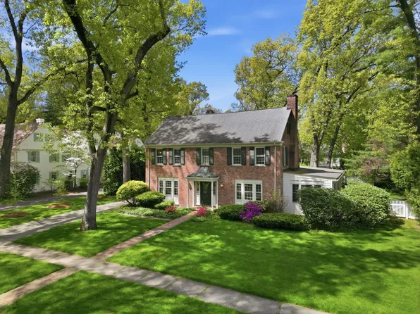 38 Oxford Rd, Longmeadow, MA 01106