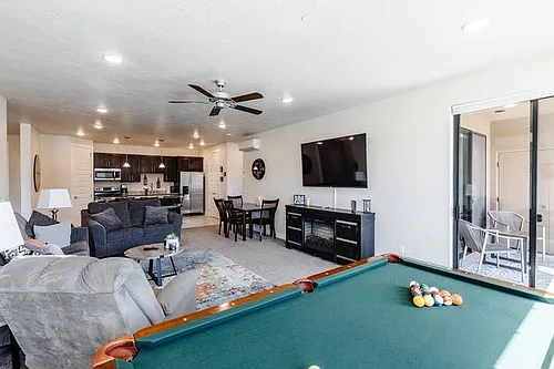 5662 W Clubhouse Dr Photo 1