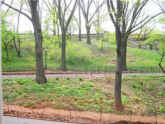 Sold by R New York | media 7