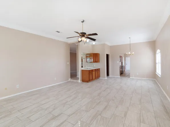7945 Val Verde Dr, Fort Worth, TX 76123