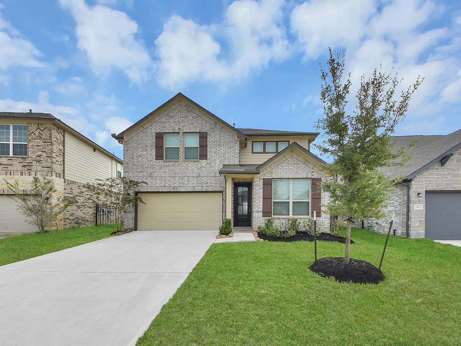 5 bed, 2.5 bath, 2382 sqft, $3,200 — Photo 4