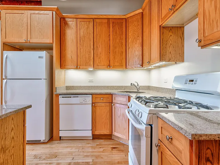 3656 N Lincoln Ave #C — Photo 2