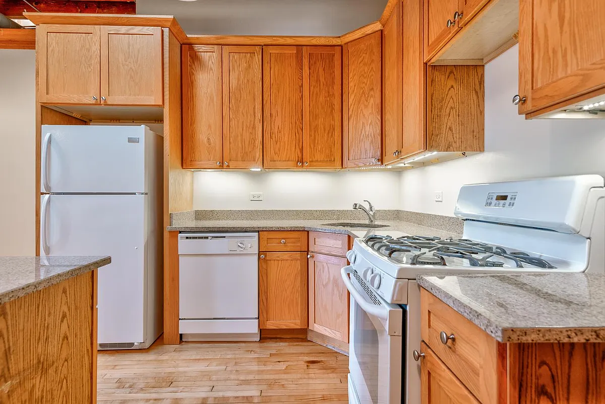 Building Photo - 3656 N Lincoln Ave #C